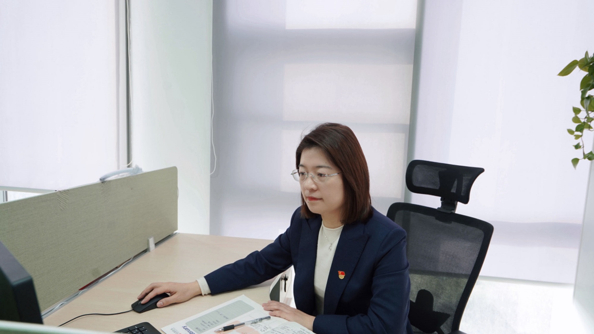 1719823375993925.jpg 5-优秀共产党员照片-高莉.jpg