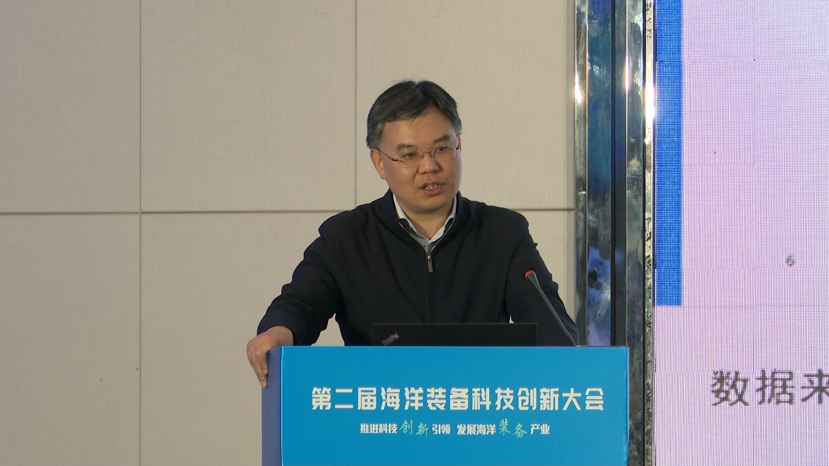 1733387994468752.jpg 8.彭伟作报告.jpg