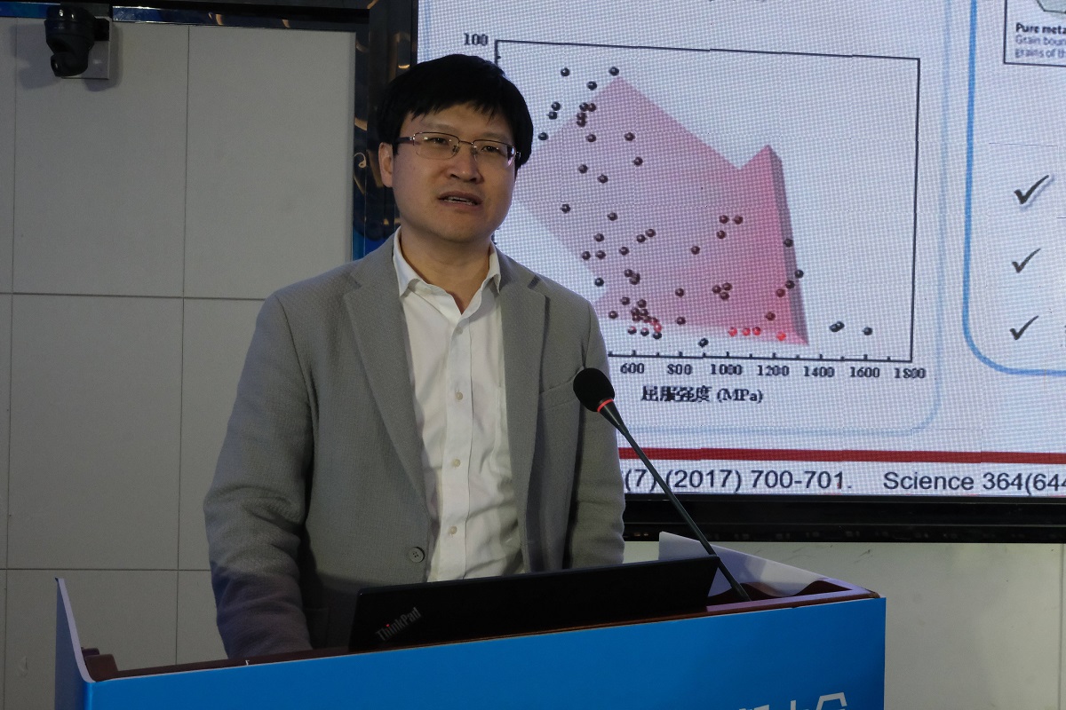 1733388004562955.jpg 10.庞晓璐作报告(1).jpg